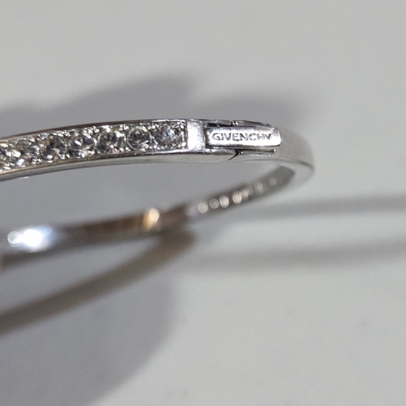 Silver Givenchy bracelet with gemstone detail - Picture 3 of 5